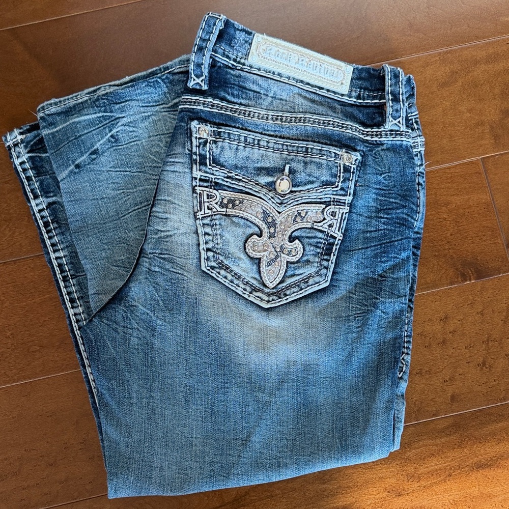 Rock Revival Cropped Denim Jeans with Embroidered Pocket